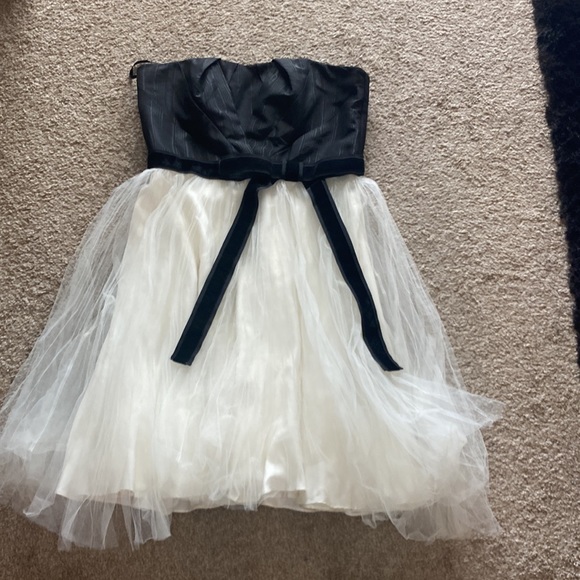 Strapless Black and White Dress - Picture 4 of 9